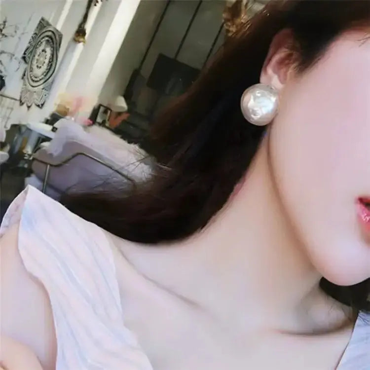 Pearl round stud earrings, 2.0cm imitation iridescent pearl, Simples Market