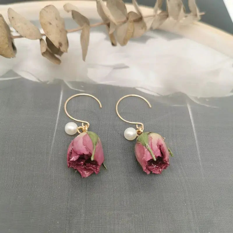 Pair of red rose epoxy resin drop earrings with pearl accents and gold-tone hooks, Simples Market