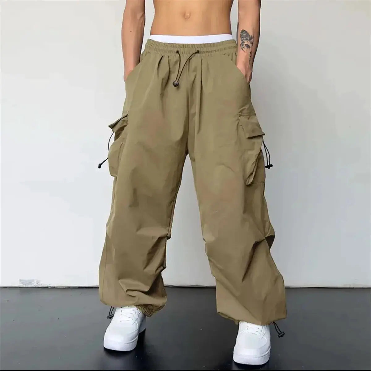Harem cargo pants, khaki streetwear style with elastic waist, multiple pockets and baggy fit