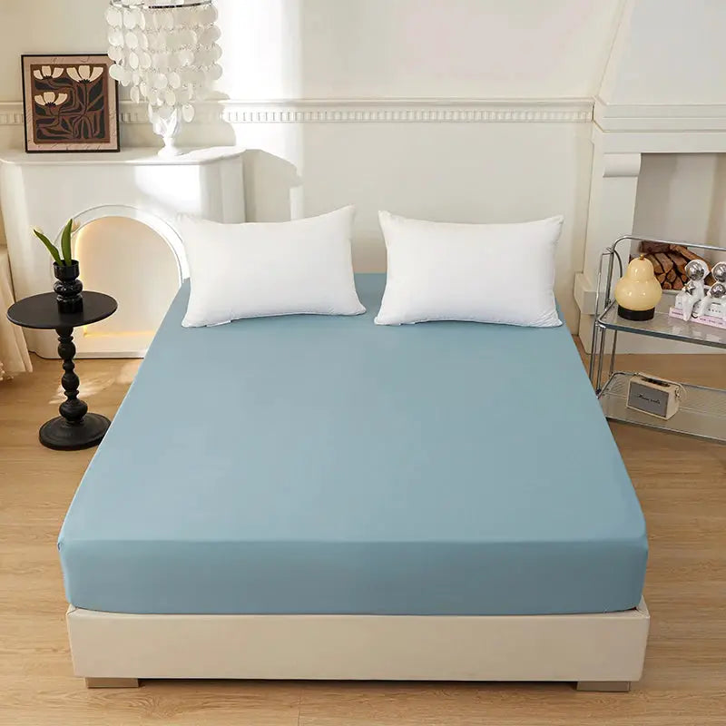 Fitted bed sheet, solid blue, 100% polyester with elastic edge by Simples Market for bedroom