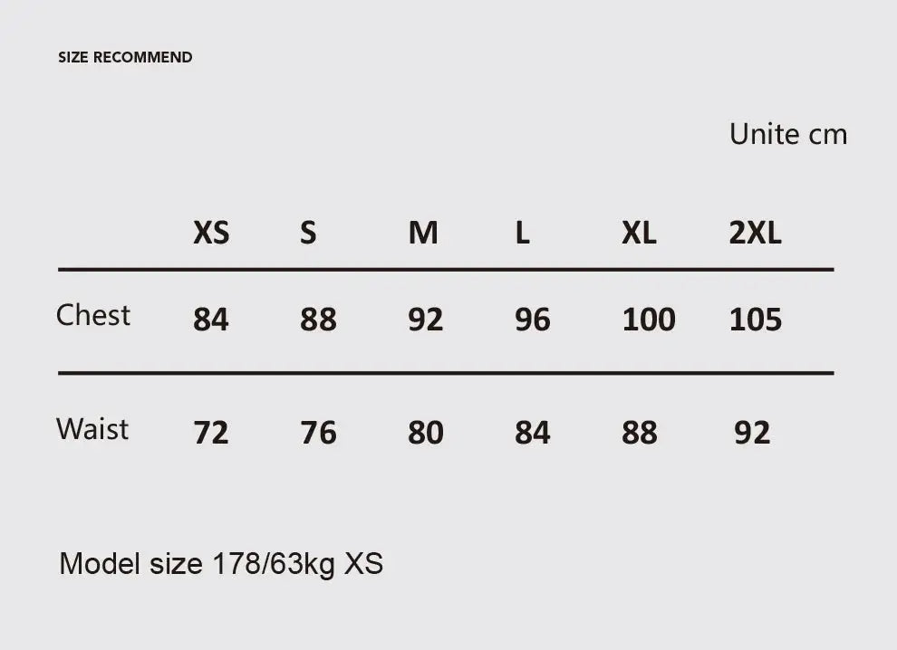 SPEXCEL 2022 cycling wind jacket size chart by Simples Market; chest/waist for XS-2XL, model size XS.