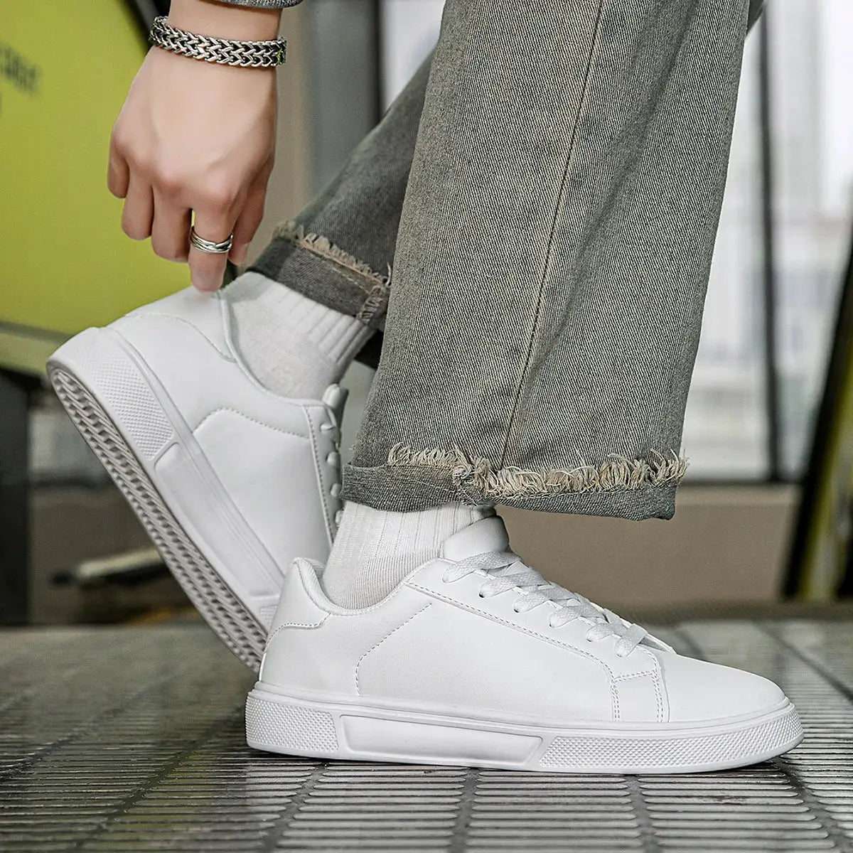 Men's white PU leather sneakers, casual lace-up low-top