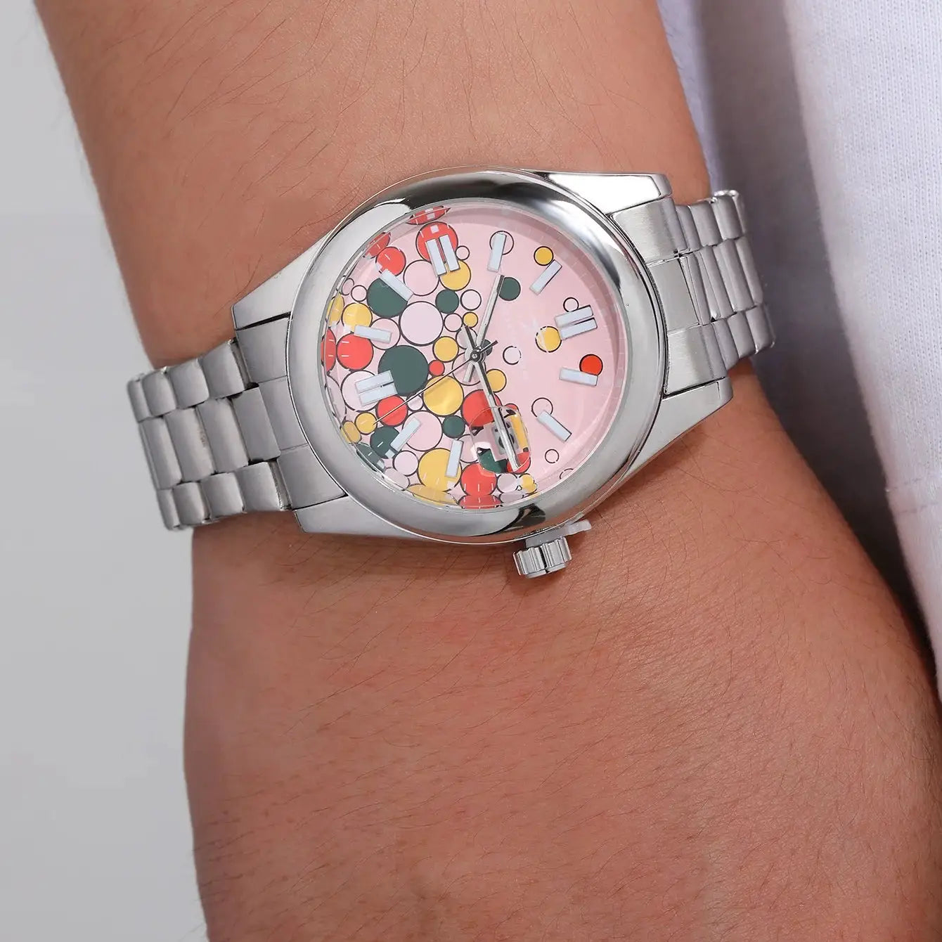 Classic men's quartz wristwatch with pink dial featuring colorful abstract circle pattern and stainless steel bracelet.