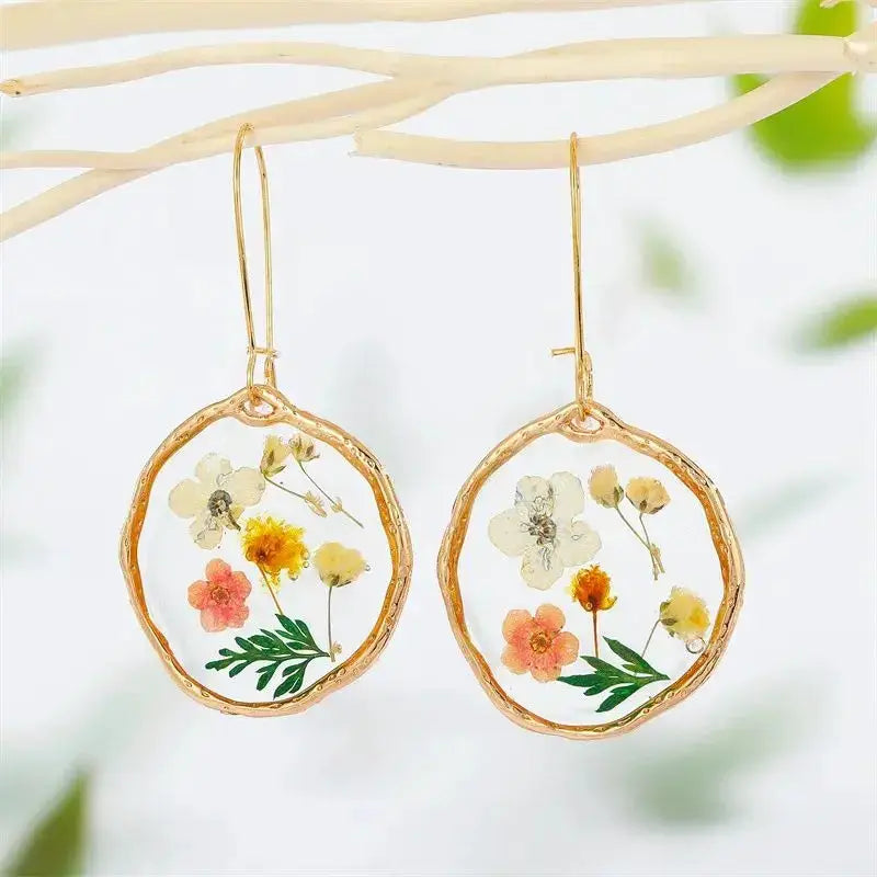 Simples Market pair of gold-tone epoxy resin flower earrings with pressed blossoms in circular hoops