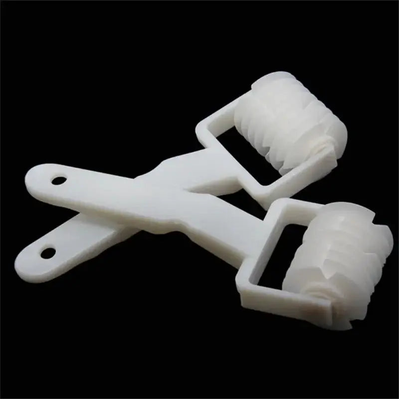 KitchenGadgets Plastic Pastry Lattice Roller Cutter Smooth Rolling For Ribbon Like Lattice Strips On Pies And Cookies