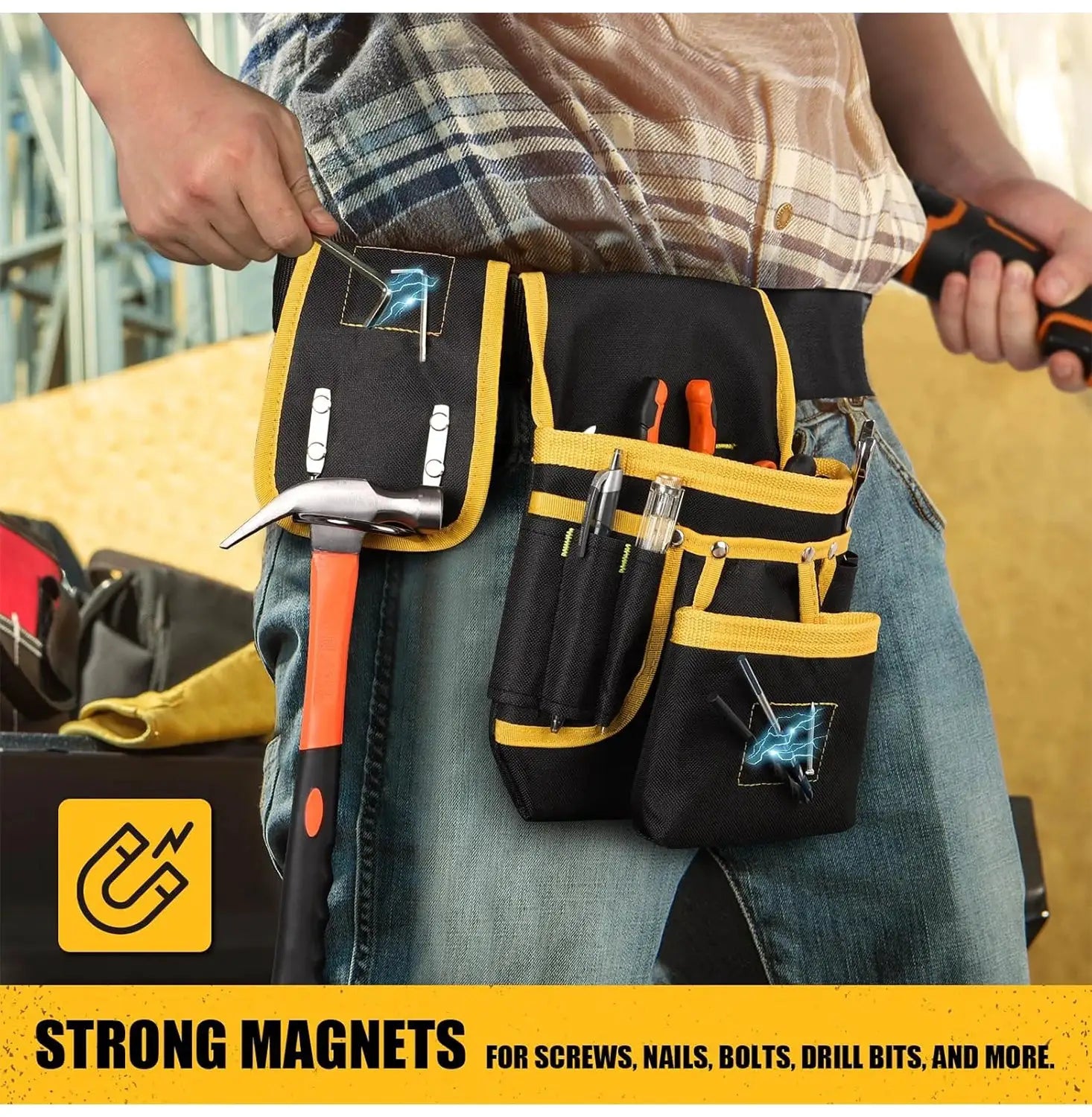 Tool belt bag by Simples Market with yellow-trim pockets holding hammer, pliers, and screwdrivers.