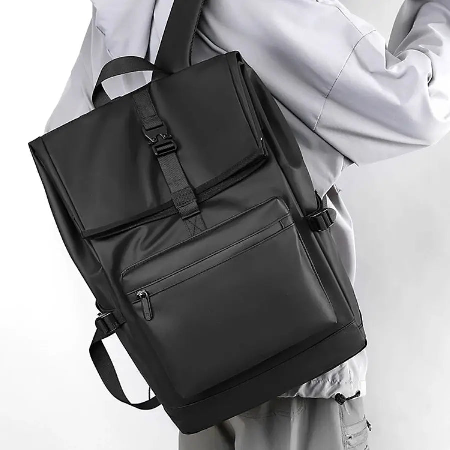 Simples Market 17inch urban men's business backpack in black with front zip pocket and top flap buckle