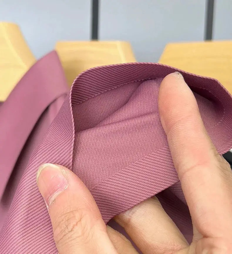 Simples Market men's pink ice silk polo shirt, short sleeves, textured fabric close-up.