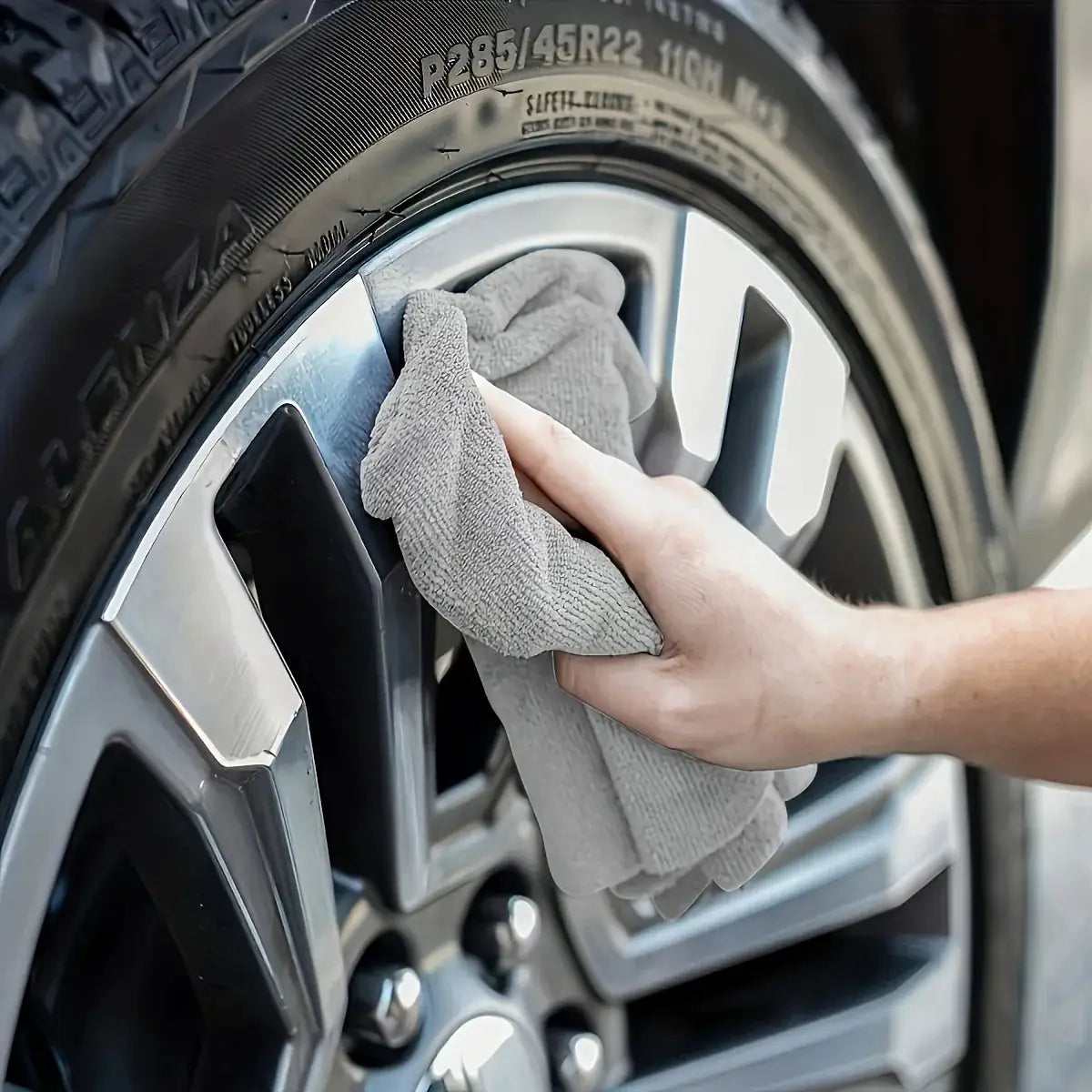 Simples Market microfiber cleaning cloth, light gray, soft and absorbent.