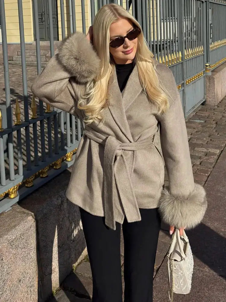Tossy Fox Fur Wool Overcoat With Fox Fur Cuffs Elegant Loose A Line Short Coat For Autumn And Winter Office Wear