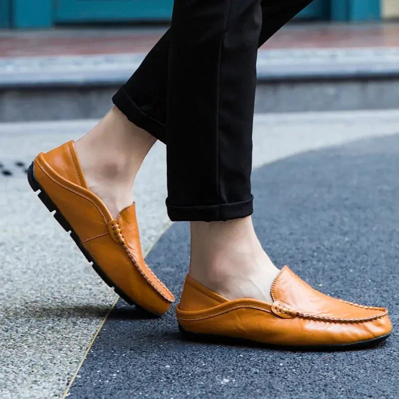 Men's casual genuine leather loafers by Simples Market, tan moccasin-style slip-ons.