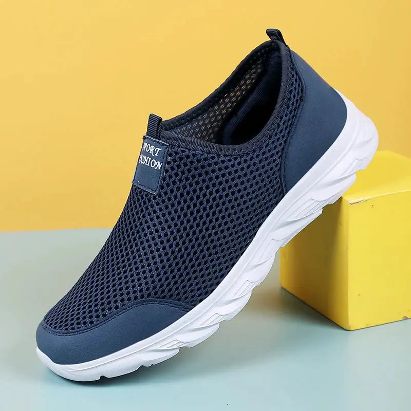 2023 Lightweight Men's Casual Shoes Breathable Slip On Sneakers Anti Slip Flat Outdoor Walking Shoes Size 39 To 47