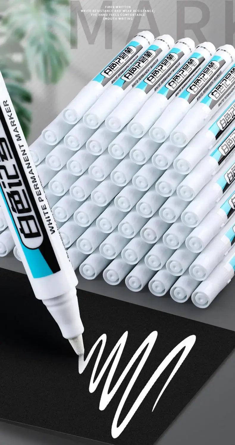 Simples Market white permanent marker pens 0.7/1.0/2.5mm, arranged in a row with white scribble on a black surface