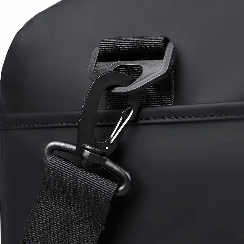 Gym bag by Simples Market in black with durable strap and metal clip.