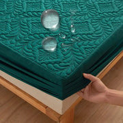 Simples Market teal waterproof quilted mattress protector, breathable fitted cover.