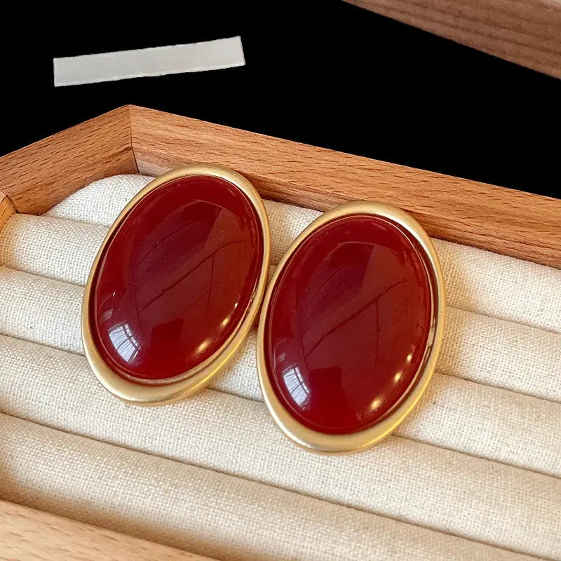 Vintage red resin geometric oval stud earrings pair in gold-tone bezel by Simples Market