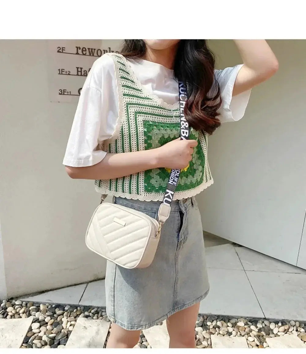 Simples Market white quilted PU shoulder bag with chevron stitching and a printed strap worn crossbody.