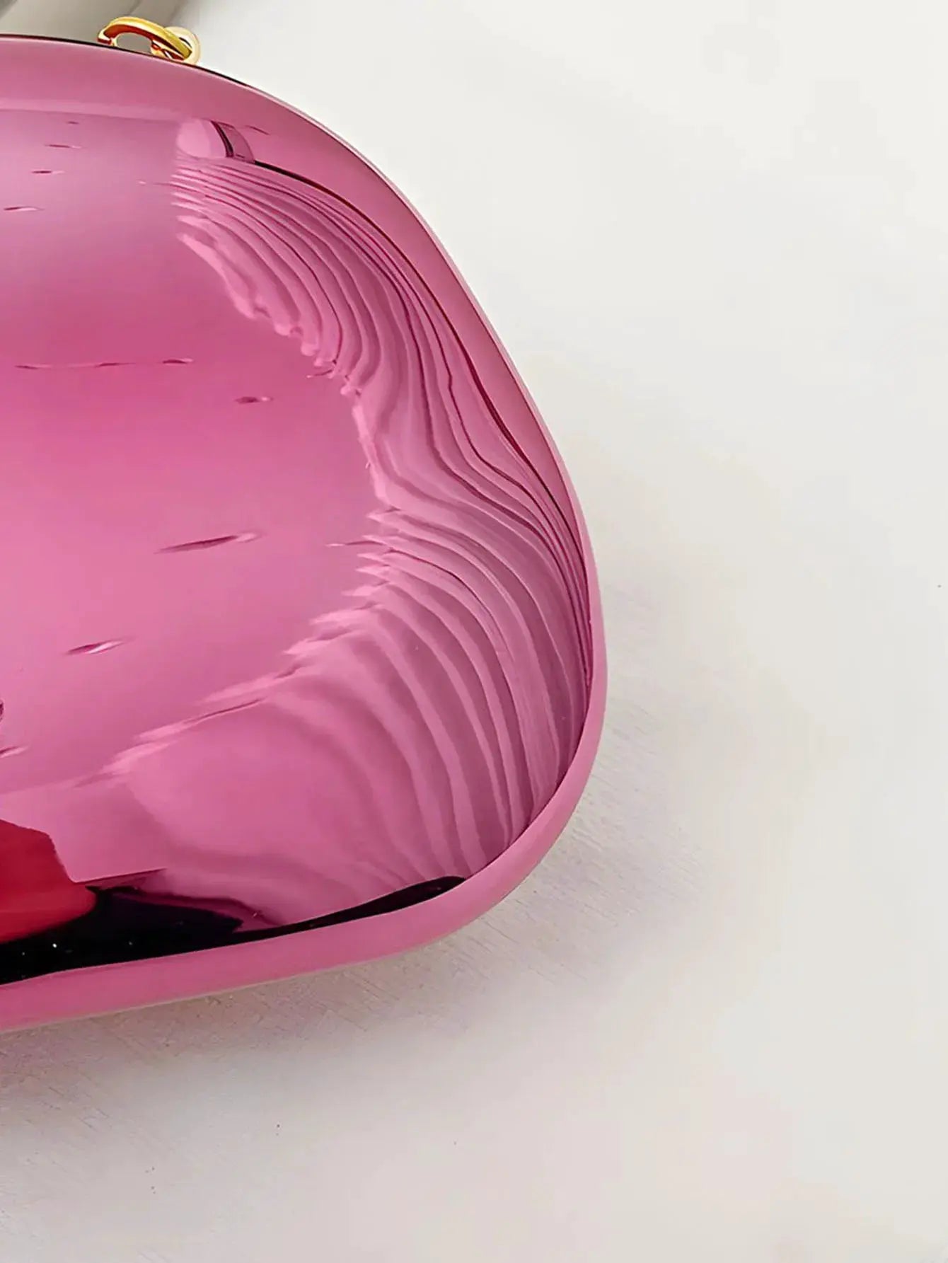 Pink acrylic box-shaped crossbody bag by Simples Market with gold clasp