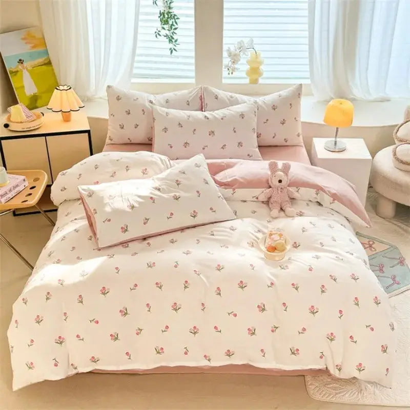 Tulip three-piece student bedding set with pink quilt cover and matching pillowcases by Simples Market
