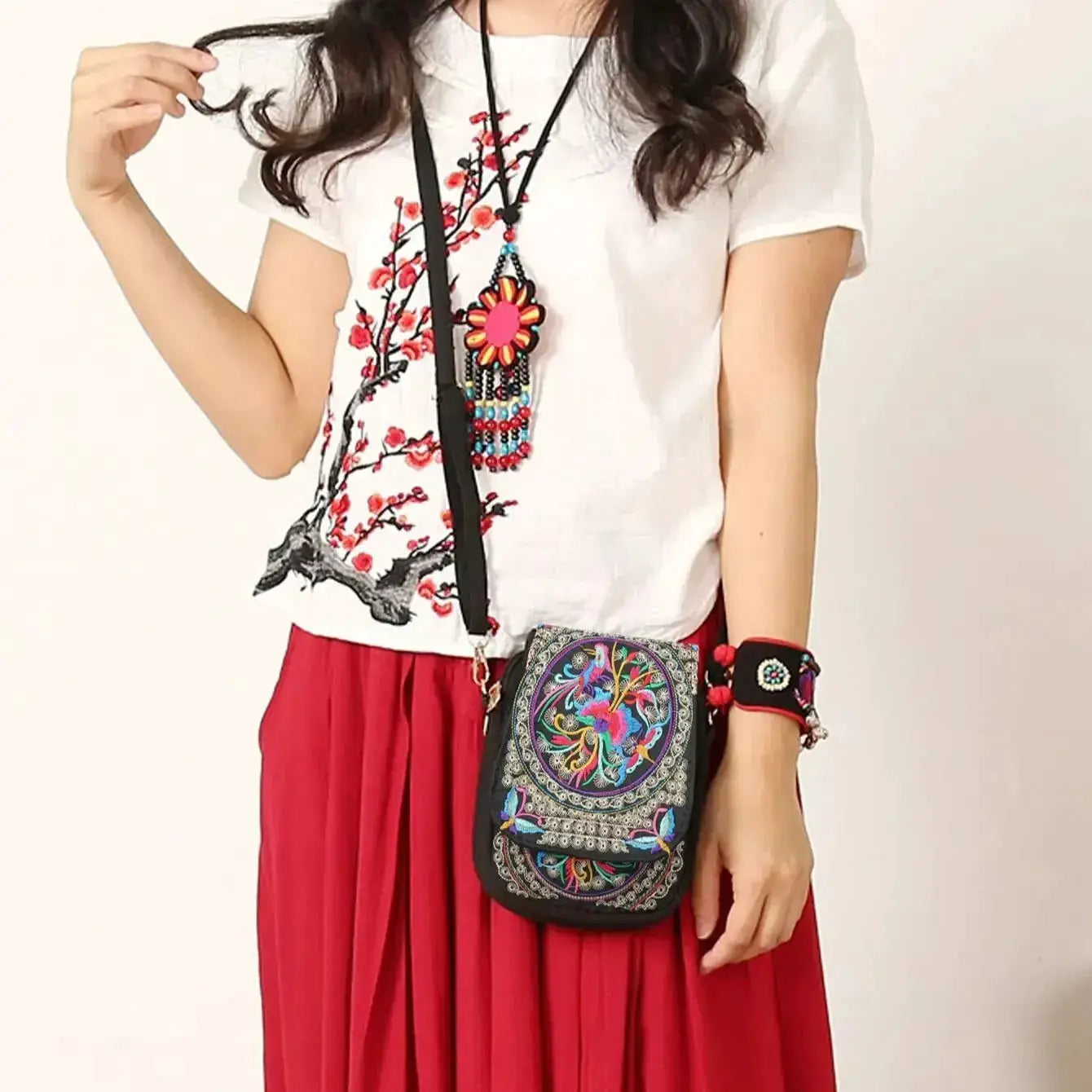 Stylish women's embroidered canvas crossbody phone bag with zipper by Simples Market