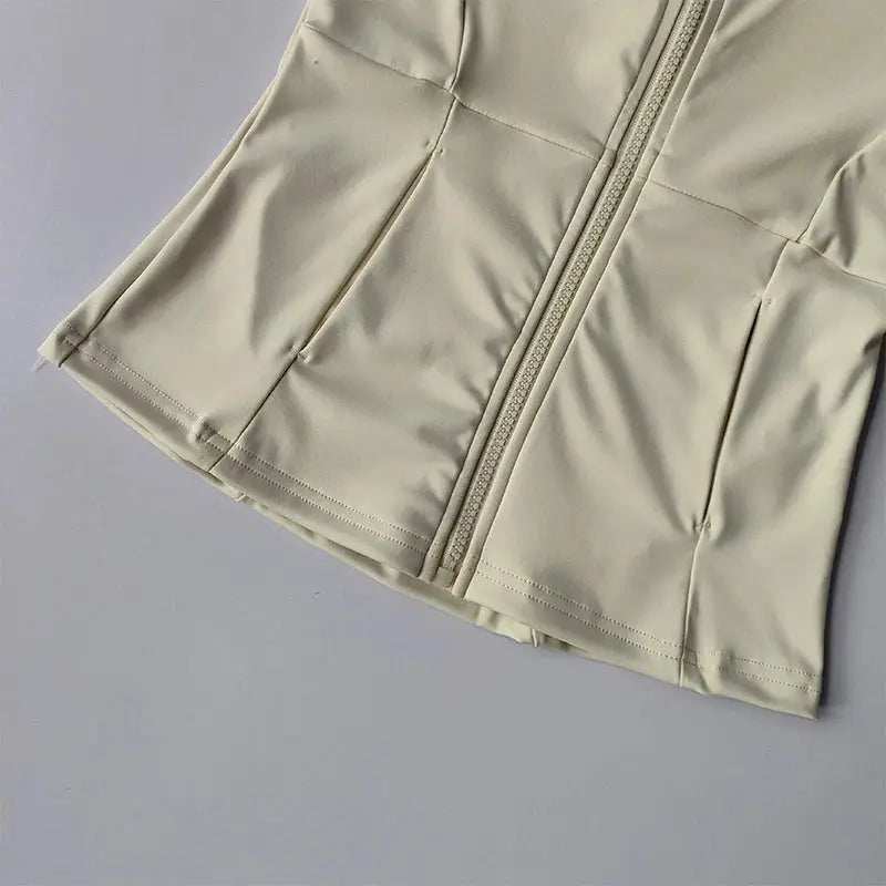 AeroFlex Ladies Slim Fit Zip Sports Jacket With Breathable Warmth For Cold Weather Workouts