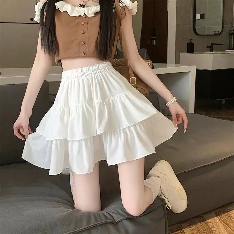 White tiered mini skirt with high waist and ruffle layers from Simples Market
