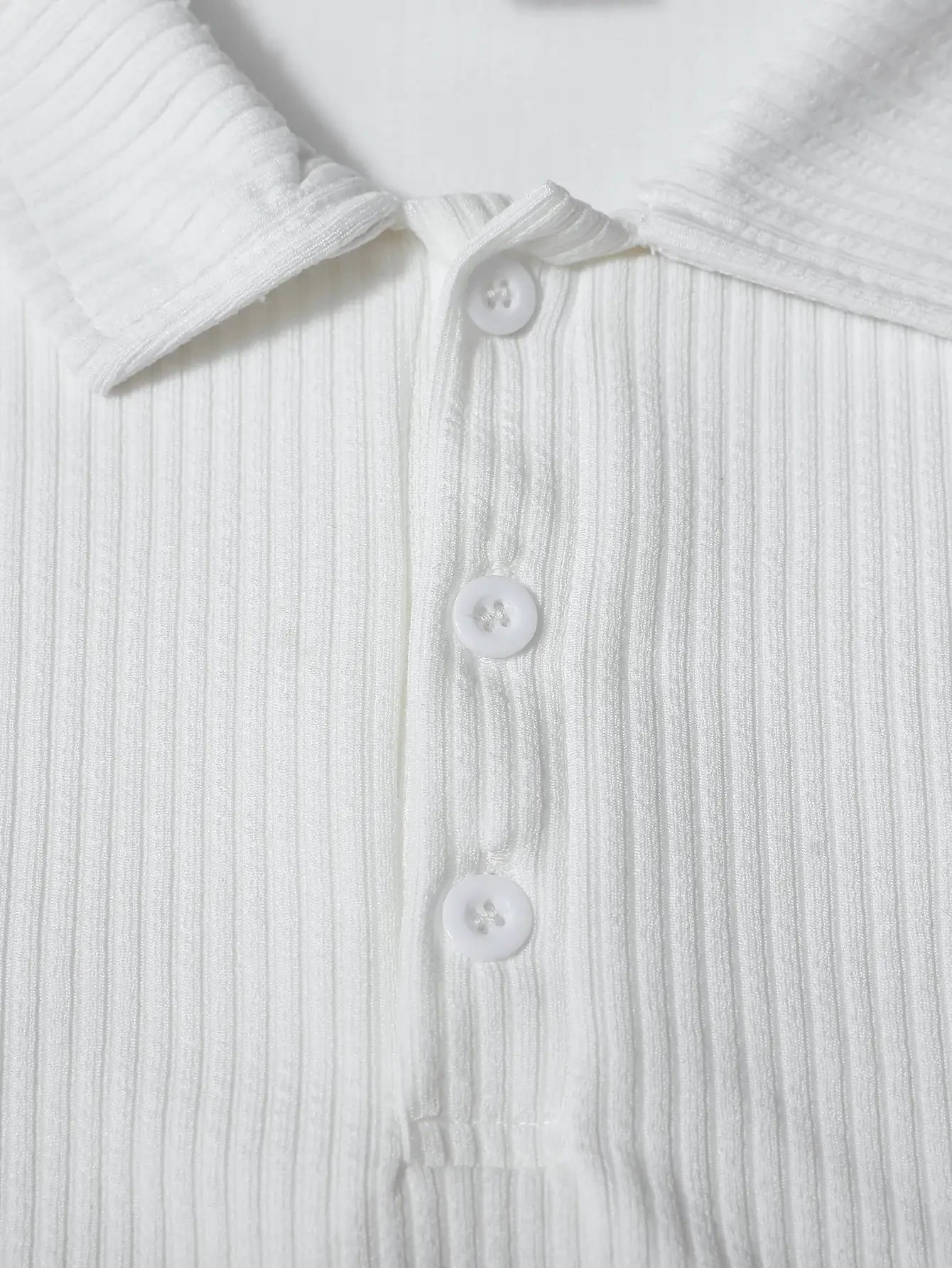 Simples Market white ribbed long-sleeve polo shirt with collar and button placket