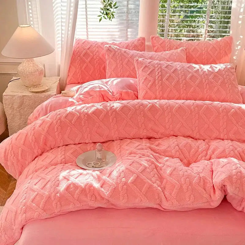 Tafuru Milk fleece quilt set in pink on bed with matching pillow shams
