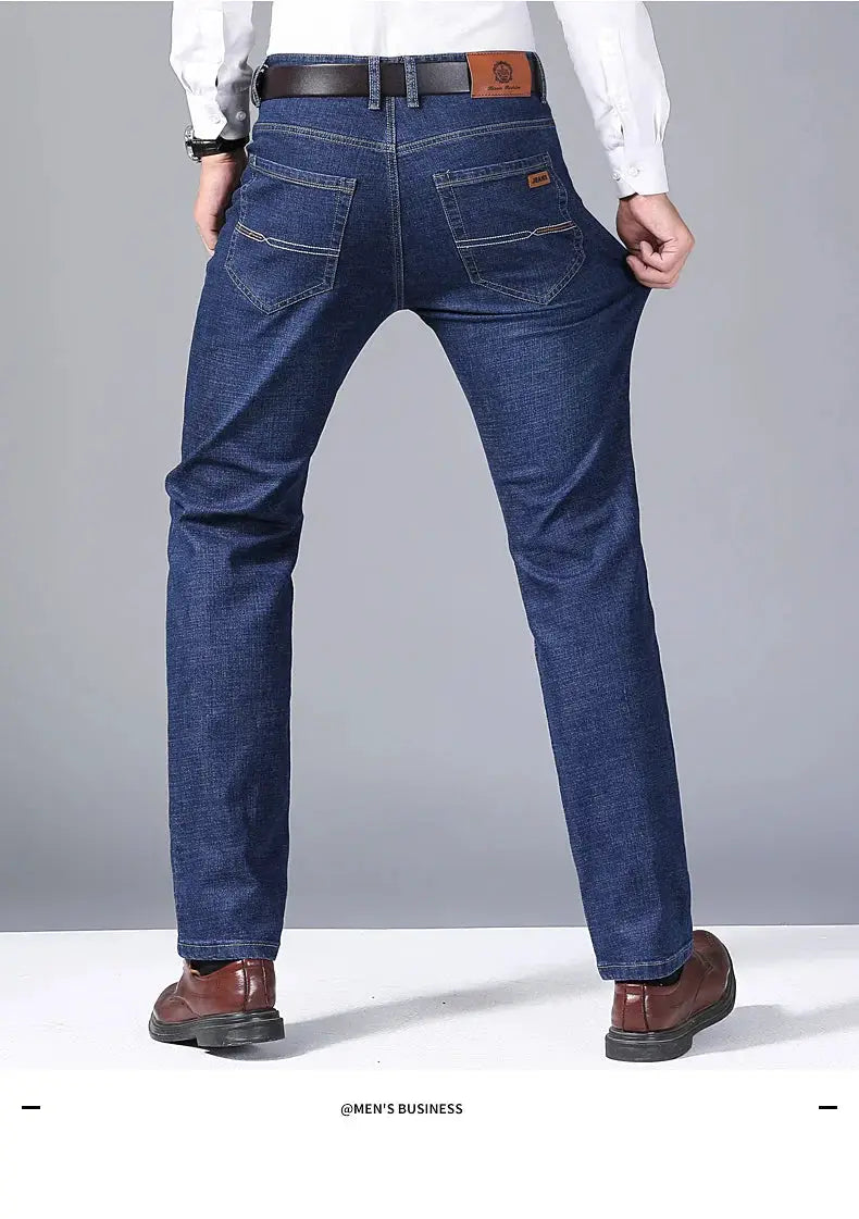 Men's classic blue denim jeans by Simples Market with back pockets, sizes 32–38