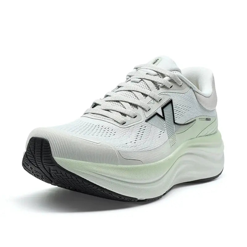 Xtep Qingyun Lite men's running shoes, white knit upper with pale green cushioned midsole and black outsole.