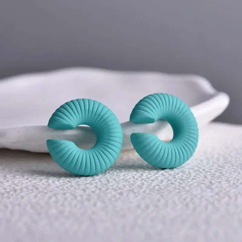 ClipCharm Simple Round Circle Clip Earrings For Women No Piercing C Shape Acrylic Lightweight Colorful Ear Cuffs