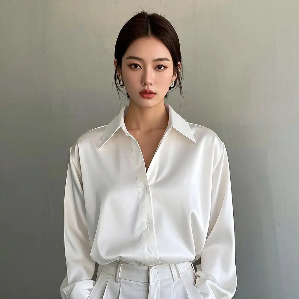 Simples Market women's white satin shirt with classic collar and button-down front