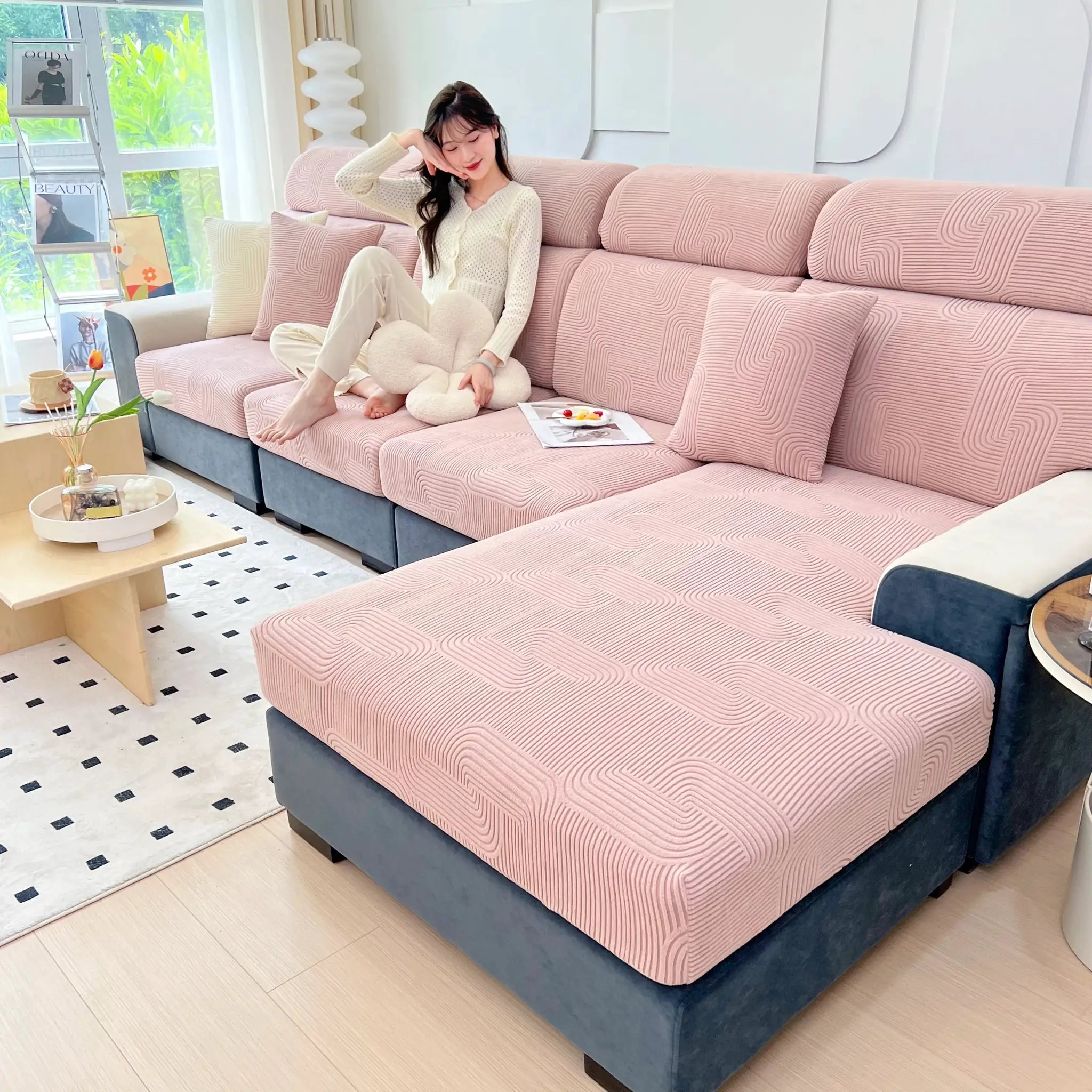 Sofa cushion cover set in pink jacquard, thick stretch fabric; removable, washable, Simples Market.