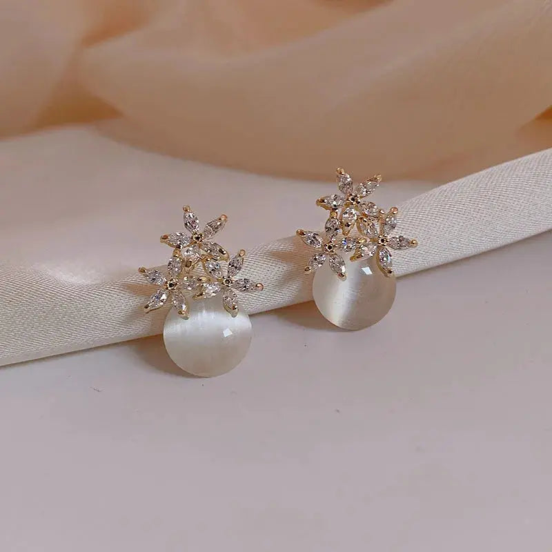 Flower Rhinestones Opal Stud Earrings for Women Exquisite Versatile Fashion Earrings Charms Jewelry Gifts Wholesale