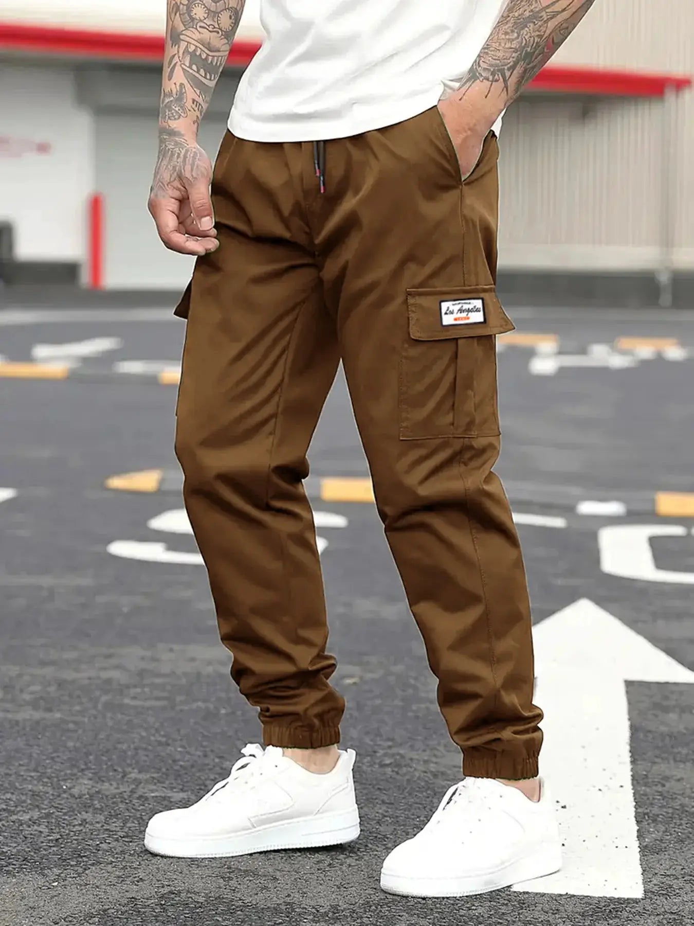 Simples Market brown men's cargo jogger pants with elastic drawstring waist and side cargo pocket