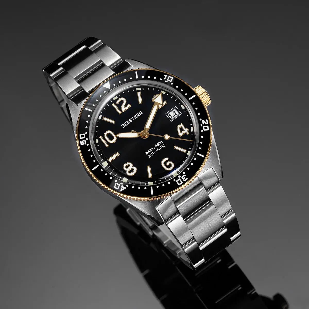 SEESTERN diver watch with steel bracelet, black dial, gold bezel, luminous hands, automatic, 200m water resistant