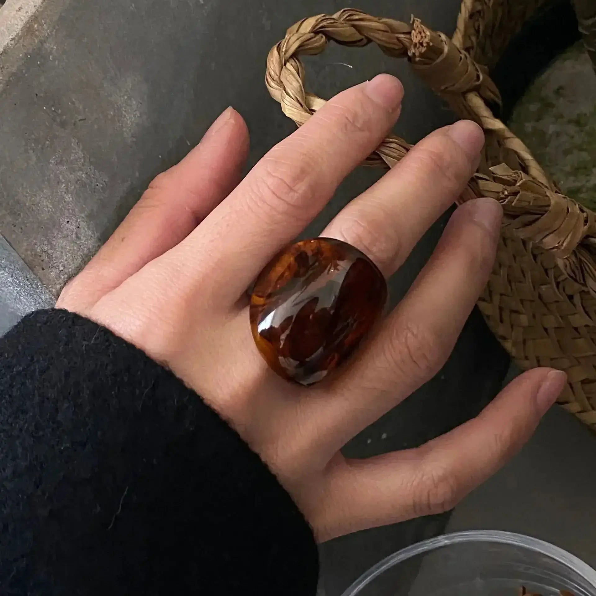 Vintage Inspired Large Amber Resin Finger Ring For Women Geometric Design Exaggerated Punk Jewelry