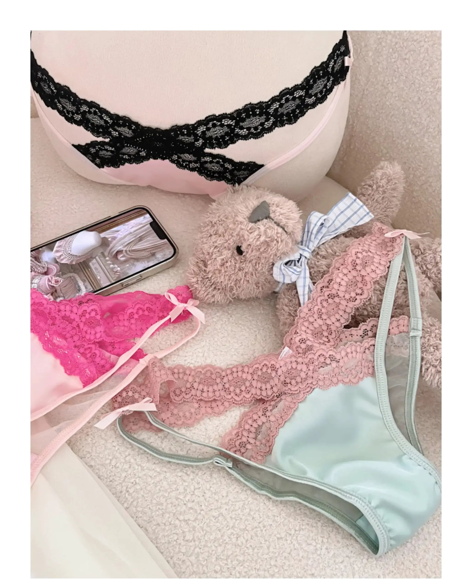 Cross-belt lace pink low-waist panties by Simples Market with black mesh trim and bow accents, breathable cotton crotch