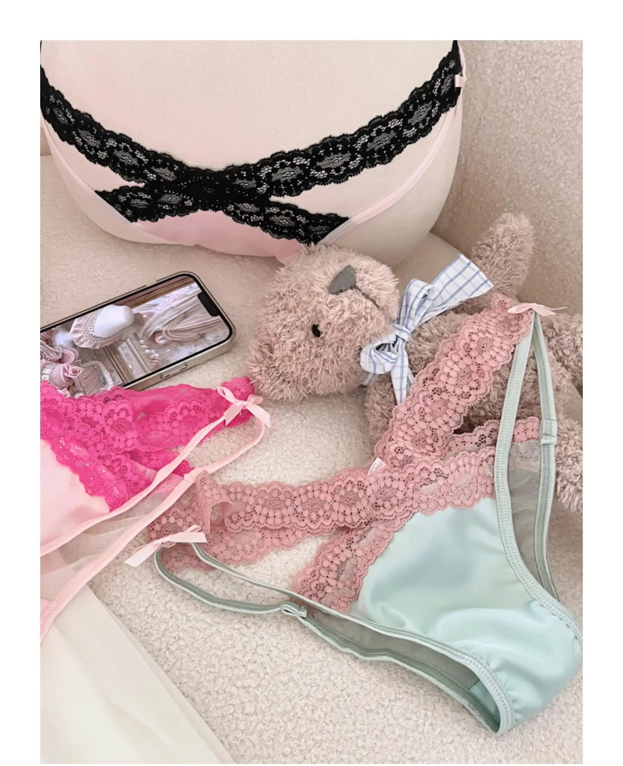 Cross-belt lace pink low-waist panties by Simples Market with black mesh trim and bow accents, breathable cotton crotch