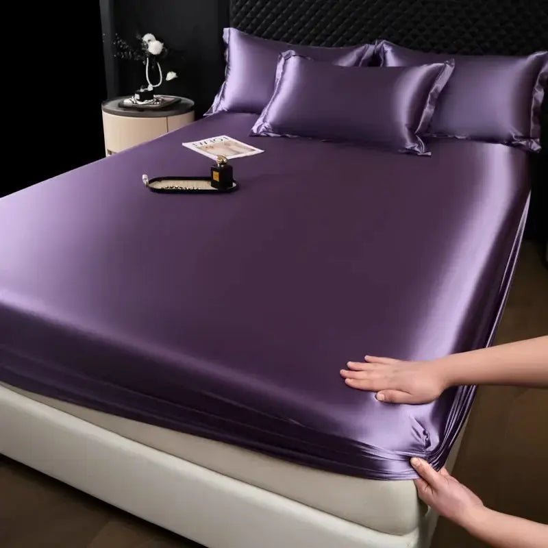 Mulberry silk 3-piece fitted sheet set in deep purple solid color with matching pillowcases by Simples Market