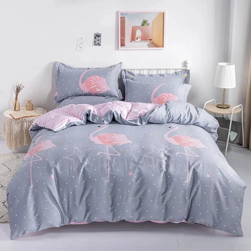 Simples Market 3-piece cotton duvet cover set in gray with pink flamingos and white dots; 1 duvet cover, 2 pillowcases.