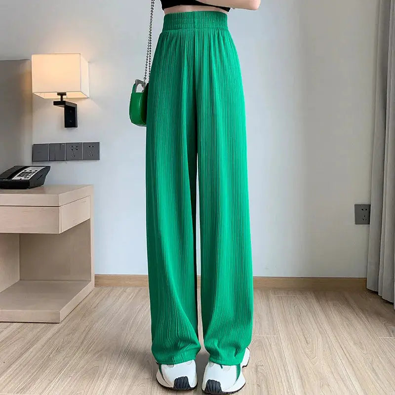 Wide-leg green pants with elastic waist, lightweight breathable fabric for casual women's wear