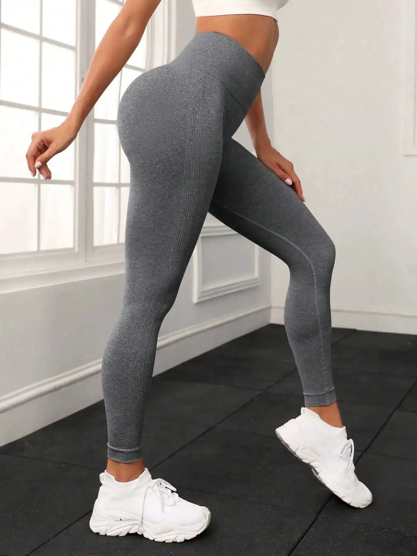 Yoga leggings gray seamless with high waistband and butt-lifting ribbed side panels by Simples Market