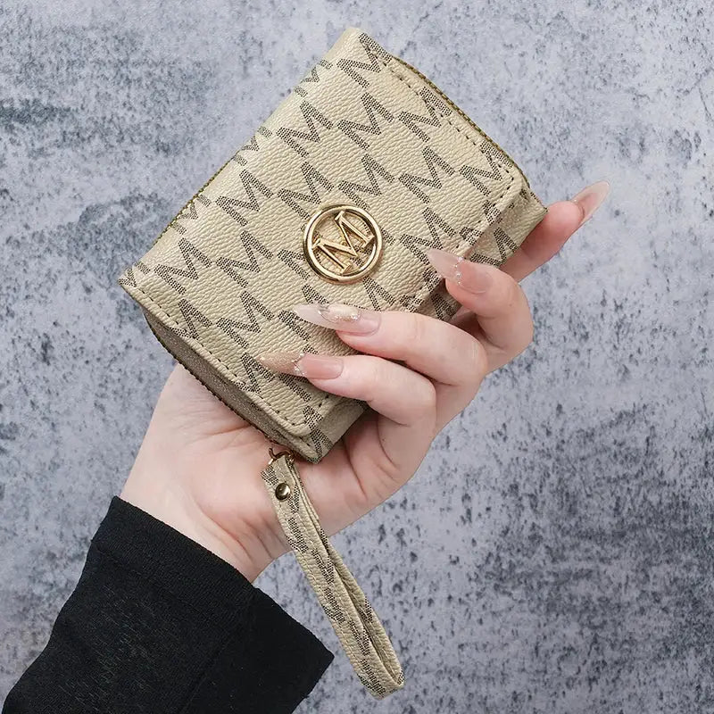 Compact wallet Simples Market in beige PU with printed pattern, MK logo, and wrist strap