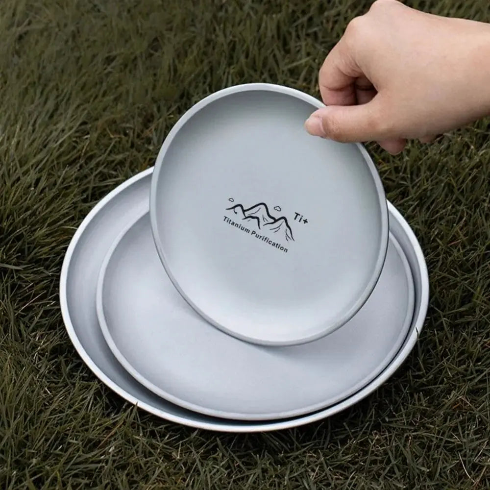 Simples Market titanium camping plates, 2-piece round frosted silver dinnerware for picnics, lightweight reusable