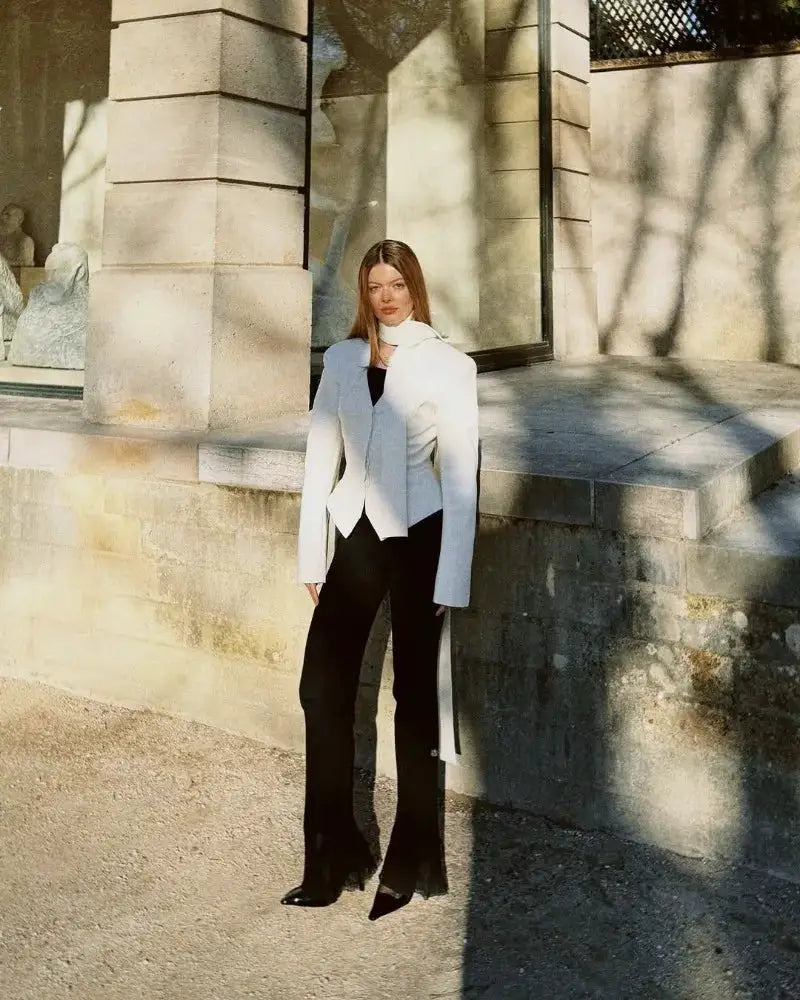 Trendix Elegant Blazer 2-Piece Set for Women, white blazer with V-neck, black pants, urban outdoor look