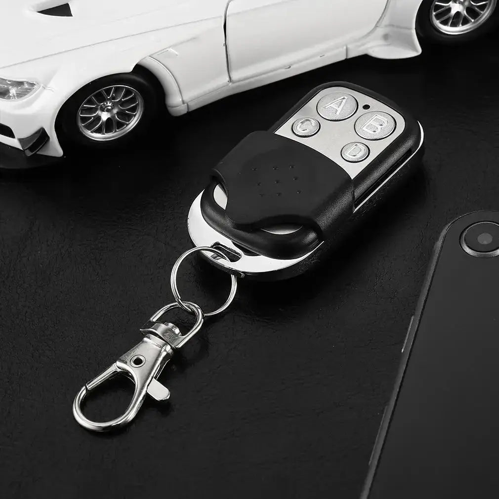 Universal 4-button garage door remote by Simples Market, 433MHz clone, black/silver with keychain