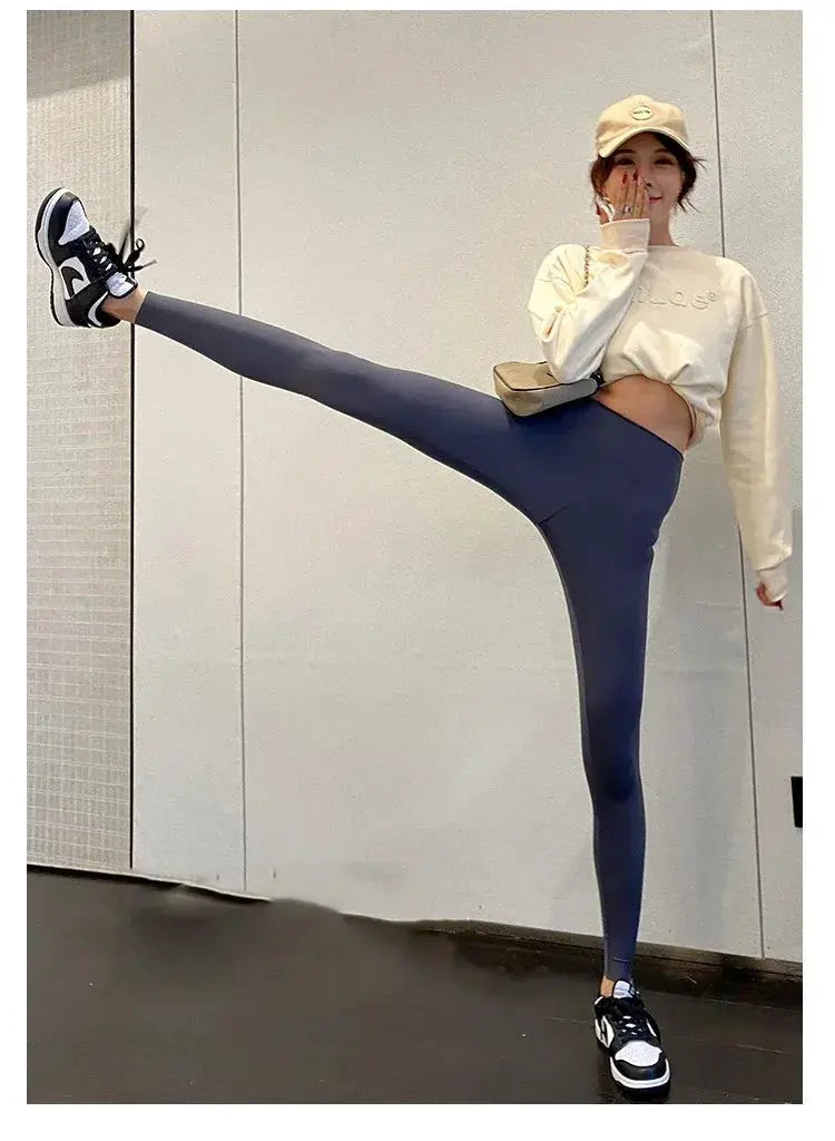 Women's black high-waist slim-fit athletic leggings for workouts