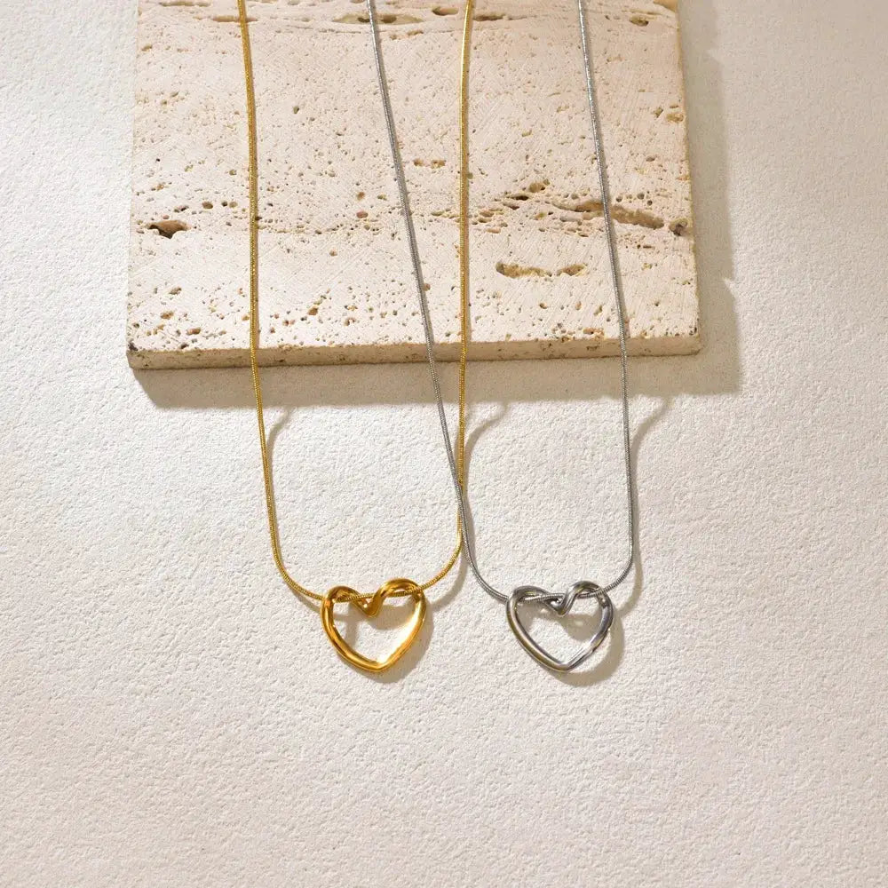 L40 Stainless Steel Hollow Heart Necklace For Women With Light Luxury Design And Heart Pendant Collarbone Chain