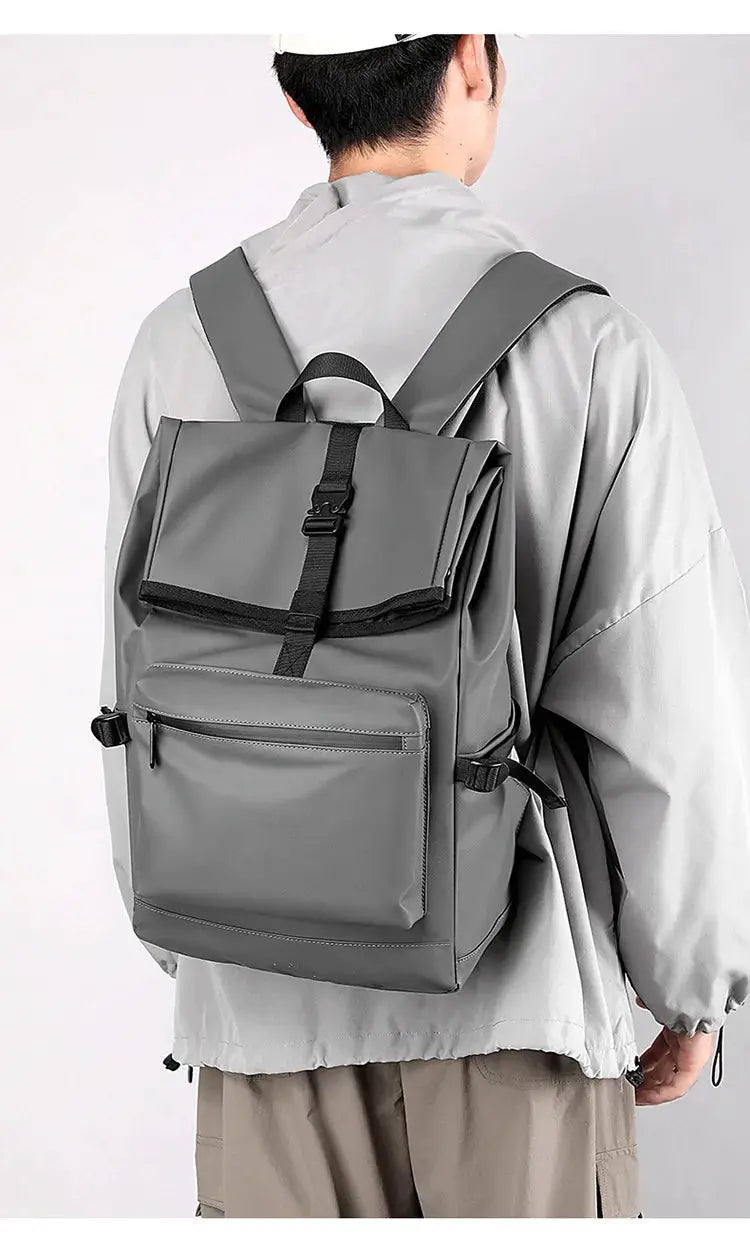 17-inch urban men’s backpack by Simples Market, gray nylon with front zip pocket and buckle flap